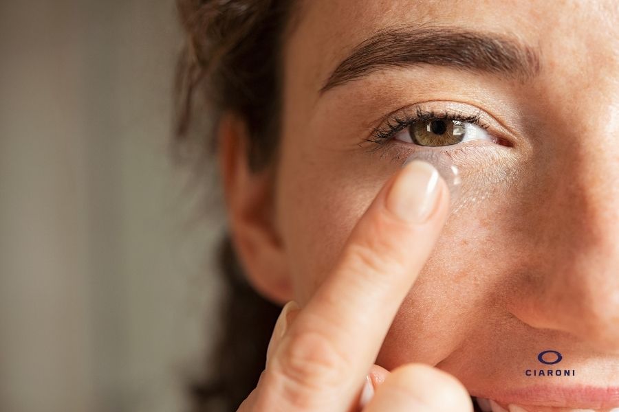 Occhiali progressivi o lenti a contatto per la presbiopia?