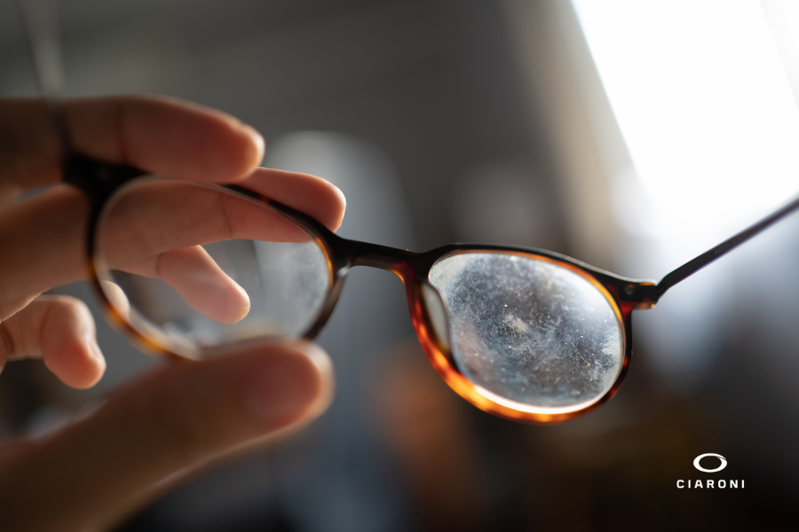 Come pulire gli occhiali da vista - Impresa di pulizie BIBO