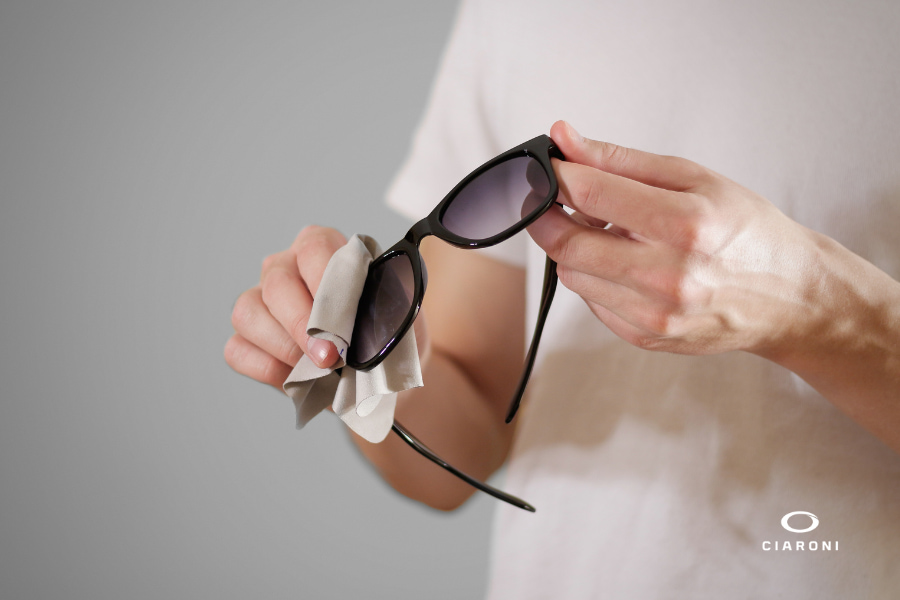 Soluzioni per pulire gli occhiali in modo naturale e senza graffiare le lenti